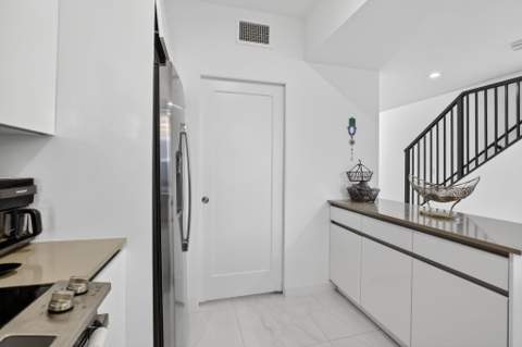 4173 N Oak Place, Dania Beach FL - photo 10 of 31
