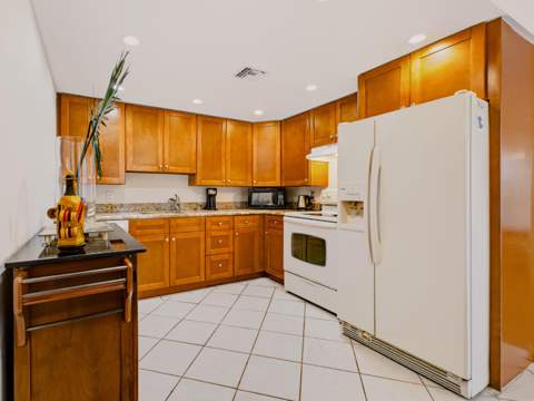 1031 Hythe B, Boca Raton FL - photo 7 of 27