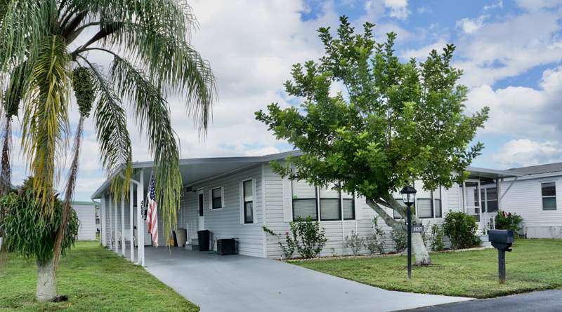2 bedroom Manufactured Home at 4687 SE Copperwood Terrace, Pinelake Garden & Estates, Stuart — photo 3