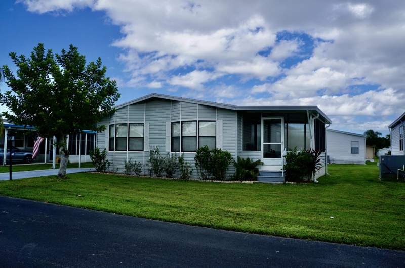 2 bedroom Manufactured Home at 4687 SE Copperwood Terrace, Pinelake Garden & Estates, Stuart — photo 2