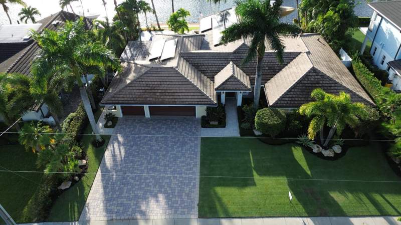 4 bedroom Single Family Residence at 1005 Country Club Drive, Golf Course Add 2 To Village Of North Palm Beach I, North Palm Beach — photo 2