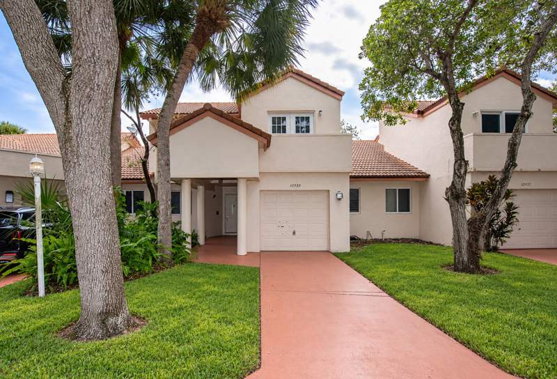 3 bedroom Townhouse at 10939 W Broward Boulevard #10939, Jacaranda Parcel 541, Plantation — photo 2