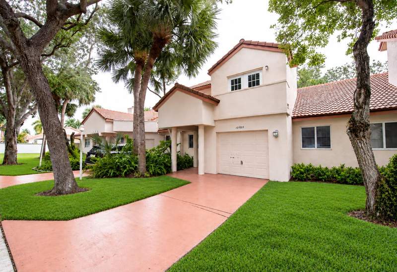3 bedroom Townhouse at 10939 W Broward Boulevard #10939, Jacaranda Parcel 541, Plantation — photo 3