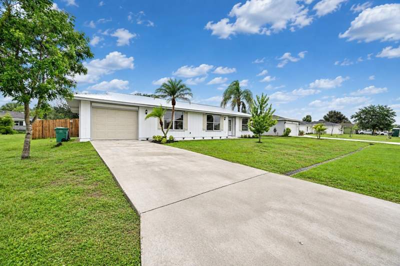 3 bedroom Single Family Residence at 2068 SW Morelia Lane, Port St Lucie Sec 09, Port St. Lucie — photo 2