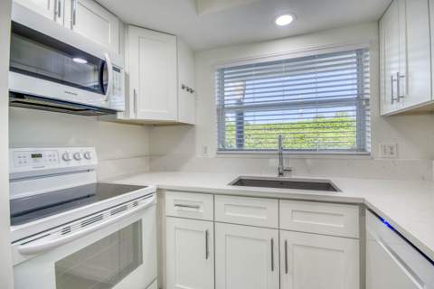 478 Tequesta Drive #115, Tequesta FL - photo 11 of 31