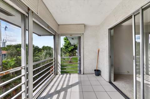 3070 Holiday Springs Boulevard #304, Margate FL - photo 7 of 21