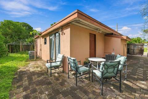 4972 NE 14th Avenue, Pompano Beach FL - photo 10 of 26