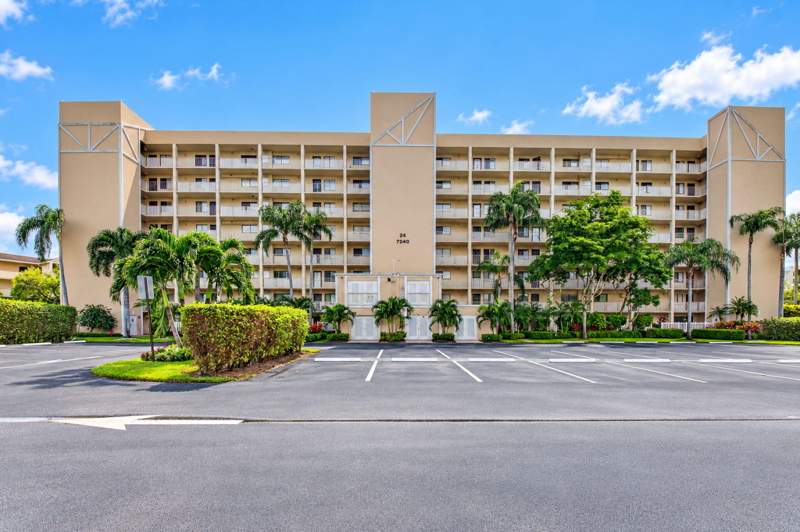 2 bedroom Condominium at 7240 Huntington Lane #806, Huntington Lakes Sec Three Condos, Delray Beach — photo 3