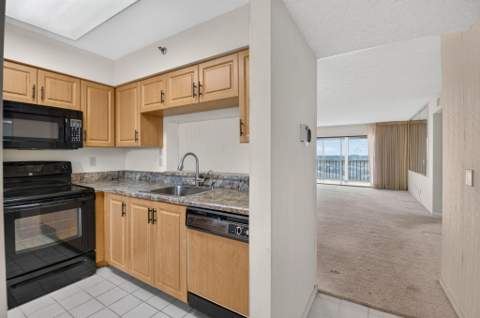 7240 Huntington Lane #806, Delray Beach FL - photo 8 of 48