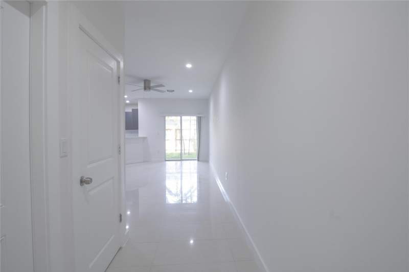 3 bedroom Townhouse at 422 SE 16th Street, Lauderdale, Fort Lauderdale — photo 2