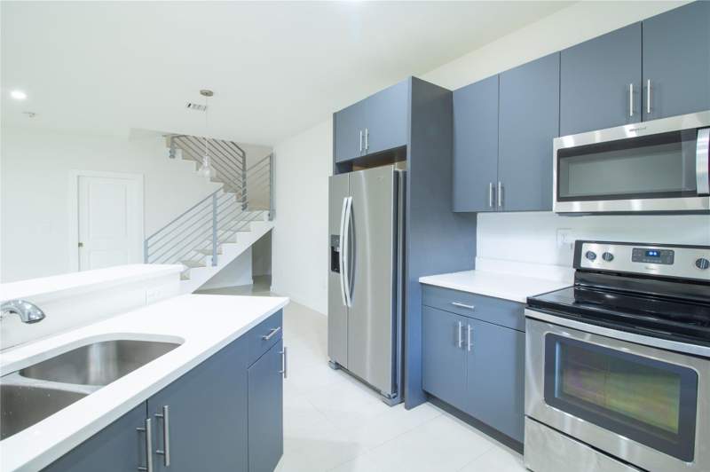 3 bedroom Townhouse at 422 SE 16th Street, Lauderdale, Fort Lauderdale — photo 4