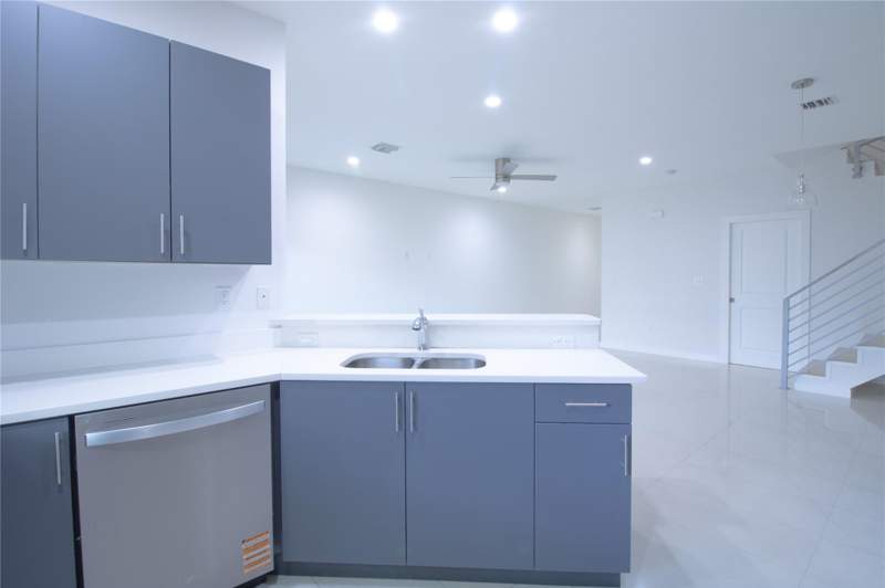 3 bedroom Townhouse at 422 SE 16th Street, Lauderdale, Fort Lauderdale — photo 5