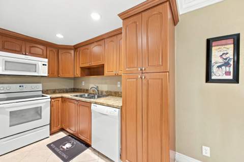 823 Flanders R Drive #R, Delray Beach FL - photo 10 of 49