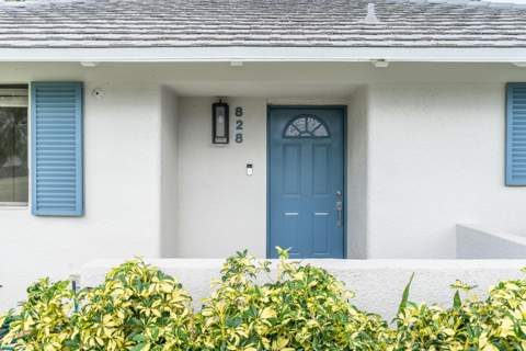 828 Club Drive, Palm Beach Gardens FL - photo 7 of 36