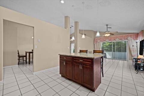 127 Saratoga Boulevard, Royal Palm Beach FL - photo 14 of 39