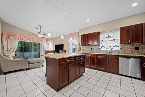 127 Saratoga Boulevard, Royal Palm Beach FL - photo 15 of 39