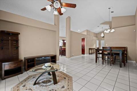 127 Saratoga Boulevard, Royal Palm Beach FL - photo 11 of 39