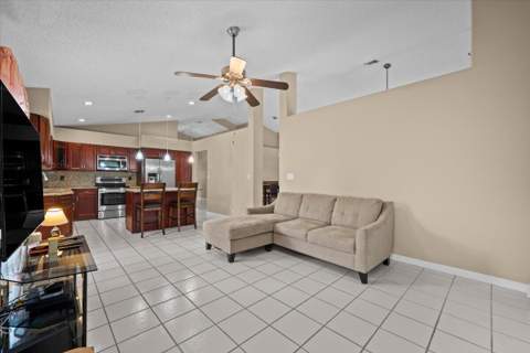 127 Saratoga Boulevard, Royal Palm Beach FL - photo 8 of 39