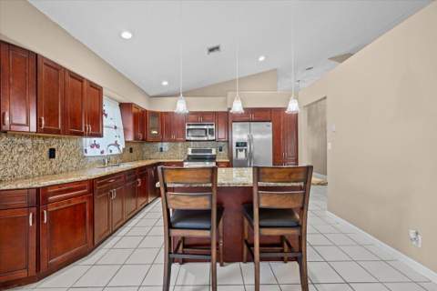 127 Saratoga Boulevard, Royal Palm Beach FL - photo 16 of 39