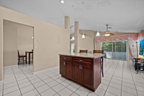 127 Saratoga Boulevard, Royal Palm Beach FL - photo 17 of 39