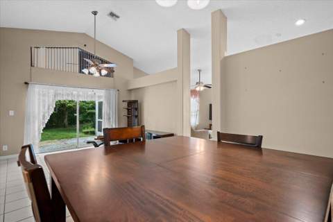 127 Saratoga Boulevard, Royal Palm Beach FL - photo 6 of 39