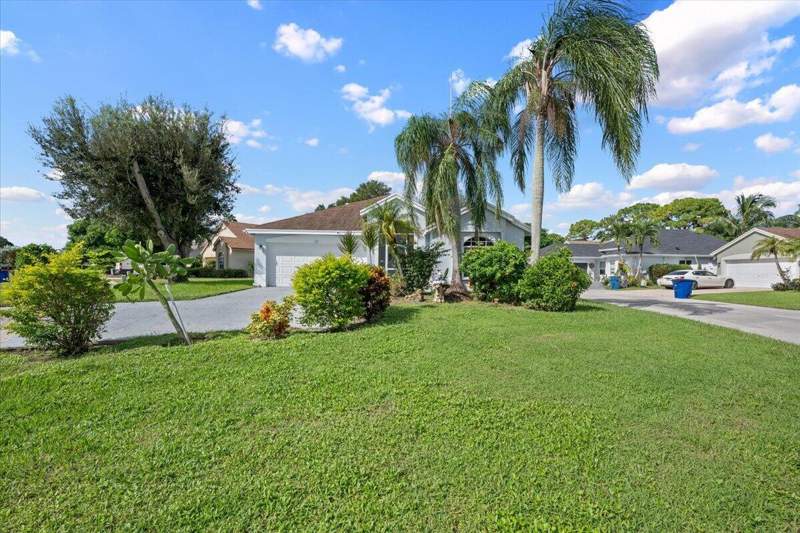 3 bedroom Single Family Residence at 127 Saratoga Boulevard, Saratoga At Royal Palm 1, Royal Palm Beach — photo 2