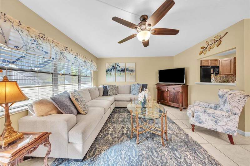 1 bedroom Condominium at 129 Suffolk F, Century Village, Boca Raton — photo 4