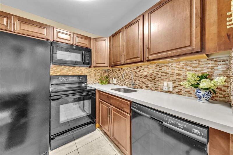 1 bedroom Condominium at 129 Suffolk F, Century Village, Boca Raton — photo 2
