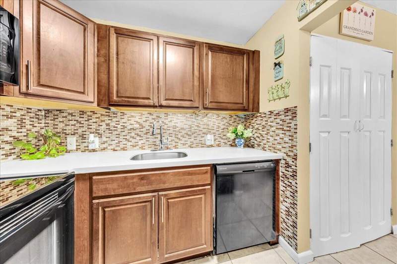 1 bedroom Condominium at 129 Suffolk F, Century Village, Boca Raton — photo 3