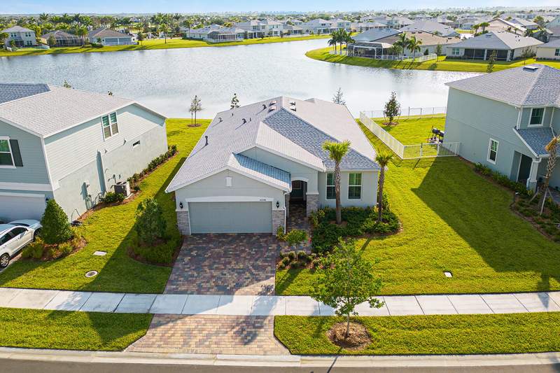 3 bedroom Single Family Residence at 10346 SW Captiva Drive, Heron Preserve, Port St. Lucie — photo 2