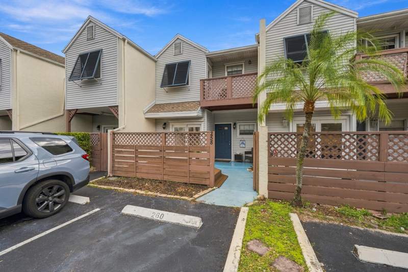 2 bedroom Townhouse at 258 W Hemingway Circle, Woodlake Shores, Margate — photo 3