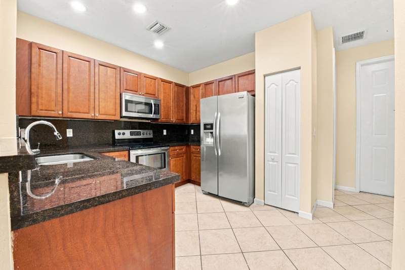 2 bedroom Townhouse at 3593 NW 13th Street, Georgetown, Lauderhill — photo 5