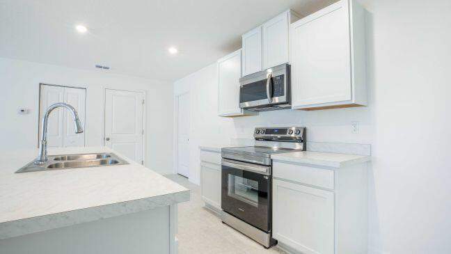 4 bedroom Single Family Residence at 5814 NW Gillespie Avenue, Port St Lucie Section 46 1st Replat, Port St. Lucie — photo 3