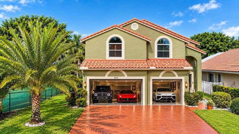 5 bedroom Single Family Residence at 8512 Windy Circle, Windchime Lakes, Boynton Beach — photo 2
