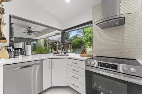 7029 Golf Pointe Circle, Tamarac FL - photo 15 of 40