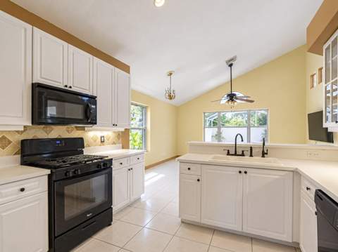 564 SW Saint Kitts Cove, Port St. Lucie FL - photo 19 of 60