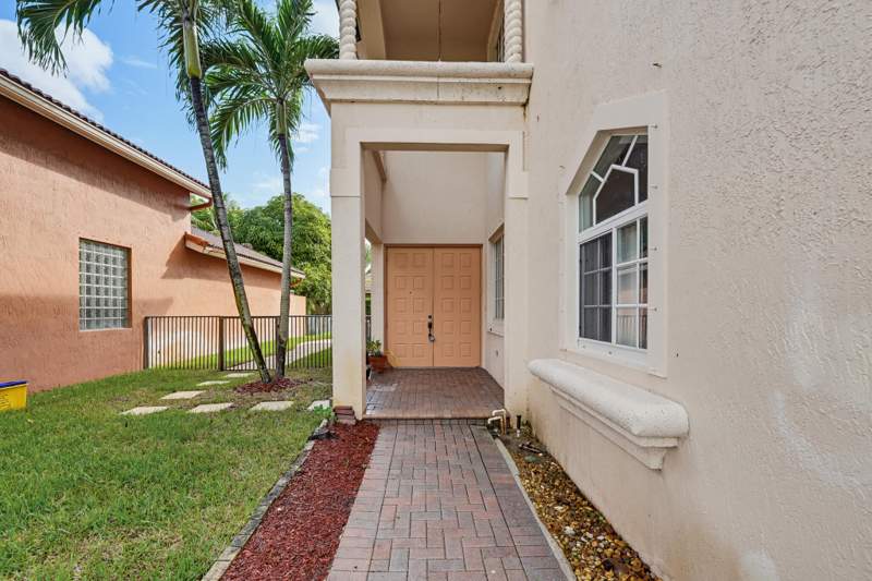 5 bedroom Single Family Residence at 122 Sarona Circle, Bella Terra Pud 4, Royal Palm Beach — photo 3