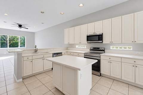 122 Sarona Circle, Royal Palm Beach FL - photo 16 of 56