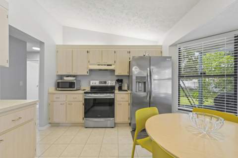 6005 Balsam Drive, Fort Pierce FL - photo 10 of 54