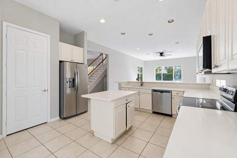 122 Sarona Circle, Royal Palm Beach FL - photo 18 of 56