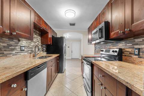 3080 NE 12th Avenue, Pompano Beach FL - photo 8 of 28