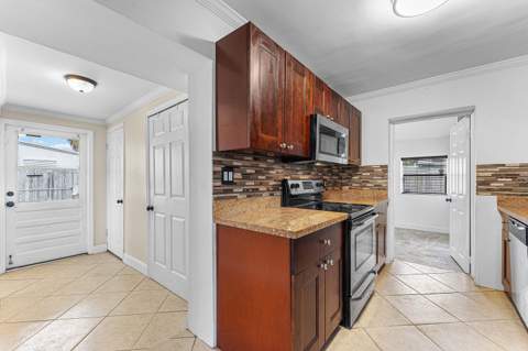 3080 NE 12th Avenue, Pompano Beach FL - photo 10 of 28
