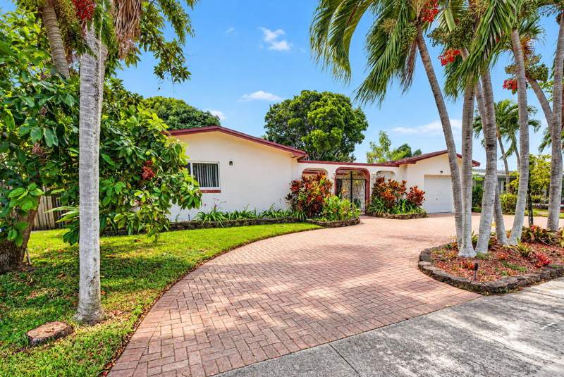 3 bedroom Single Family Residence at 1960 NW 107th Avenue, Pembroke Lakes Sec 1, Pembroke Pines — photo 3