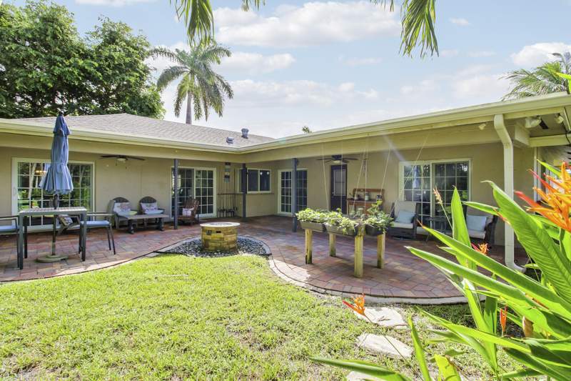 5 bedroom Single Family Residence at 1209 SW 25th Avenue, Golfview Harbour 2nd Sec, Boynton Beach — photo 3