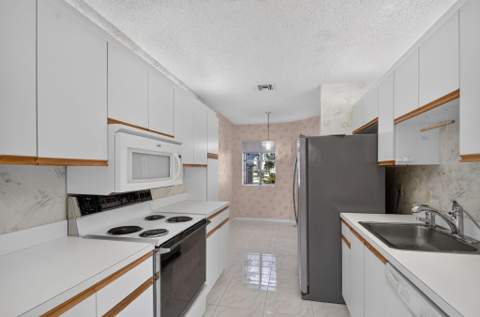 5290 Europa Drive #E, Boynton Beach FL - photo 9 of 59