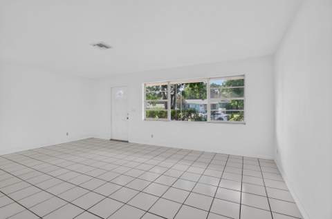 161 SE 28th Avenue, Boynton Beach FL - photo 8 of 53
