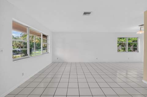 161 SE 28th Avenue, Boynton Beach FL - photo 10 of 53