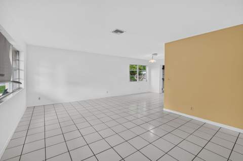 161 SE 28th Avenue, Boynton Beach FL - photo 11 of 53