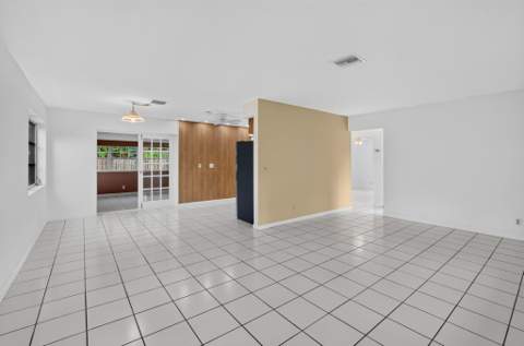 161 SE 28th Avenue, Boynton Beach FL - photo 13 of 53