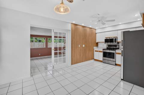 161 SE 28th Avenue, Boynton Beach FL - photo 14 of 53